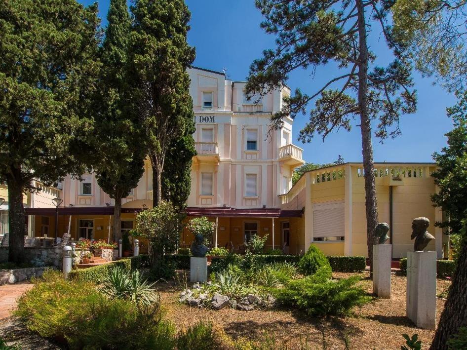 Hotel Vila Ruzica- Glavna Zgrada I Depandanse Crikvenica Exterior photo